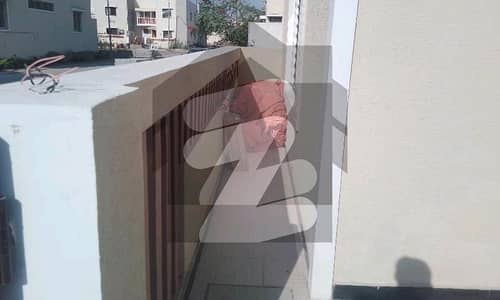 نیا ناظم آباد کراچی میں 4 کمروں کا 10 مرلہ مکان 7.3 کروڑ میں برائے فروخت۔