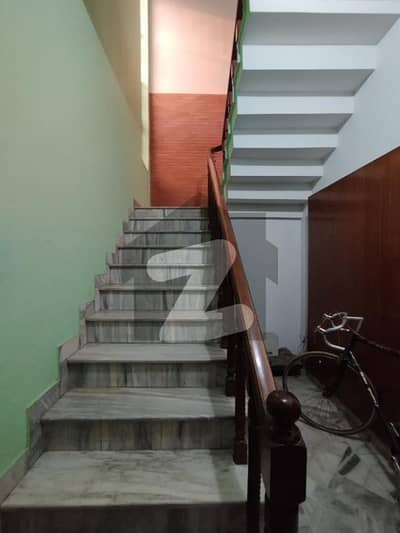 PHASE 3 BLOCK W 2 KANAL OLD HOUSE FOR SALEWELL MAINTAINED