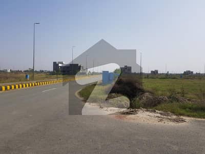 ڈی ایچ اے فیز 7 - بلاک وائے فیز 7,ڈیفنس (ڈی ایچ اے),لاہور میں 10 مرلہ رہائشی پلاٹ 1.65 کروڑ میں برائے فروخت۔