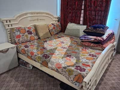 ڈیوائن گارڈنز لاہور میں 4 کمروں کا 12 مرلہ مکان 1.6 لاکھ میں کرایہ پر دستیاب ہے۔