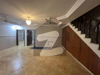 آئی ۔ 8/2 آئی ۔ 8,اسلام آباد میں 3 کمروں کا 12 مرلہ زیریں پورشن 1.15 لاکھ میں کرایہ پر دستیاب ہے۔