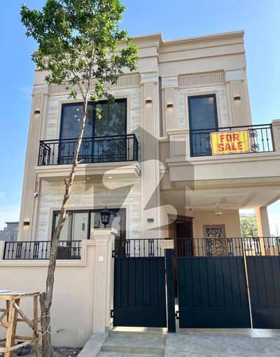 5 MARLA MODERN HOUSE FOR SALE IN DHA 9 TOWN.