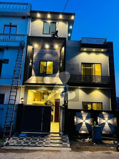 آئی ای پی انجنیئرز ٹاؤن ۔ بلاک ای 4 آئی ای پی انجنیئرز ٹاؤن ۔ سیکٹر اے,آئی ای پی انجینئرز ٹاؤن,لاہور میں 4 کمروں کا 4 مرلہ مکان 1.5 کروڑ میں برائے فروخت۔