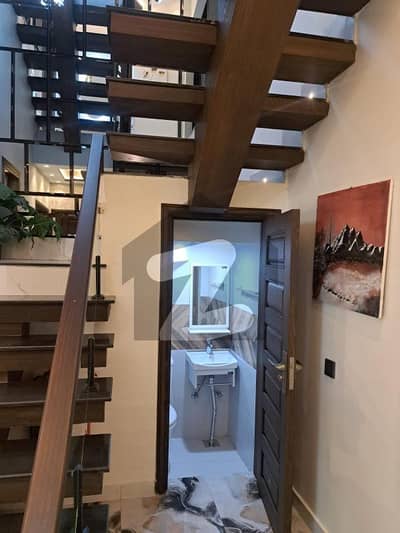 بحریہ ٹاؤن جاسمین بلاک بحریہ ٹاؤن سیکٹر سی,بحریہ ٹاؤن,لاہور میں 5 کمروں کا 10 مرلہ مکان 5.75 کروڑ میں برائے فروخت۔