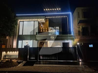 بحریہ ٹاؤن جاسمین بلاک بحریہ ٹاؤن سیکٹر سی,بحریہ ٹاؤن,لاہور میں 5 کمروں کا 10 مرلہ مکان 5.15 کروڑ میں برائے فروخت۔