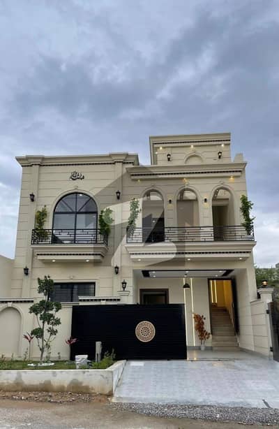 ایم پی سی ایچ ایس - بلاک ای ایم پی سی ایچ ایس ۔ ملٹی گارڈنز,بی ۔ 17,اسلام آباد میں 4 کمروں کا 8 مرلہ مکان 4.15 کروڑ میں برائے فروخت۔