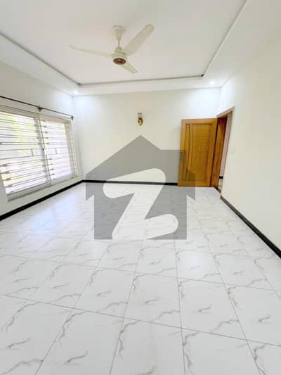 ایف ۔ 11 اسلام آباد میں 10 کمروں کا 1 کنال مکان 9.8 لاکھ میں کرایہ پر دستیاب ہے۔