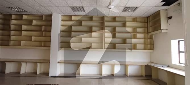 سیٹلائٹ ٹاؤن - 6 ویں روڈ سیٹیلائیٹ ٹاؤن - بلاک ڈی,سیٹیلائیٹ ٹاؤن,راولپنڈی میں 3 کنال Studio عمارت 25.0 لاکھ میں کرایہ پر دستیاب ہے۔