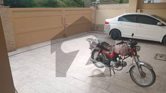 بحریہ ٹاؤن فیز 8 ۔ بلاک اے بحریہ ٹاؤن فیز 8,بحریہ ٹاؤن راولپنڈی,راولپنڈی میں 8 کمروں کا 1 کنال مکان 8.5 کروڑ میں برائے فروخت۔