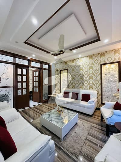 سینٹرل پارک ہاؤسنگ سکیم لاہور میں 5 کمروں کا 10 مرلہ مکان 3.3 کروڑ میں برائے فروخت۔