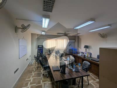 صدر صدر ٹاؤن,کراچی میں 3 مرلہ Studio دفتر 1.1 کروڑ میں برائے فروخت۔