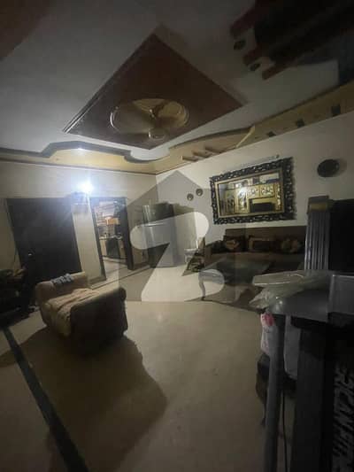 علامہ اقبال ٹاؤن لاہور میں 6 کمروں کا 10 مرلہ مکان 4.0 کروڑ میں برائے فروخت۔