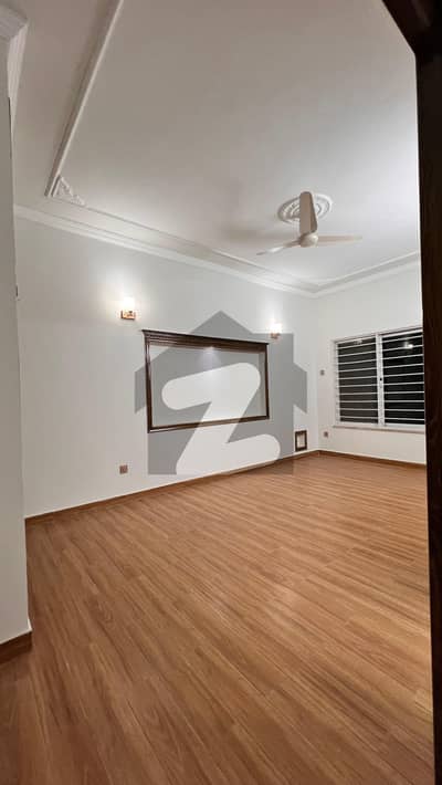 جی ۔ 13 اسلام آباد میں 4 کمروں کا 4 مرلہ مکان 3.3 کروڑ میں برائے فروخت۔