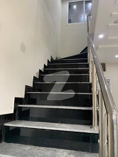 گلبرگ 2 گلبرگ,لاہور میں 6 کمروں کا 5 مرلہ مکان 3.5 کروڑ میں برائے فروخت۔