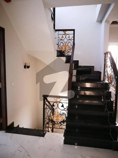 ڈی ایچ اے 9 ٹاؤن ۔ بلاک اے ڈی ایچ اے 9 ٹاؤن,ڈیفنس (ڈی ایچ اے),لاہور میں 3 کمروں کا 5 مرلہ مکان 2.3 کروڑ میں برائے فروخت۔