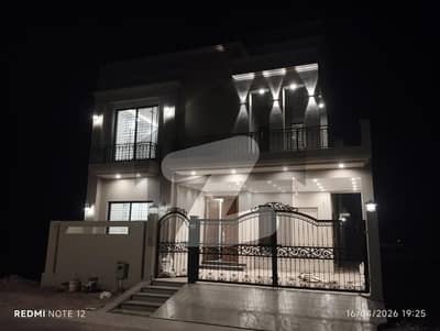 ڈی ایچ اے فیز 1 ۔ سیکٹر بی1 ڈی ایچ اے فیز 1,ڈی ایچ اے ڈیفینس,ملتان میں 5 کمروں کا 10 مرلہ مکان 1.05 لاکھ میں کرایہ پر دستیاب ہے۔