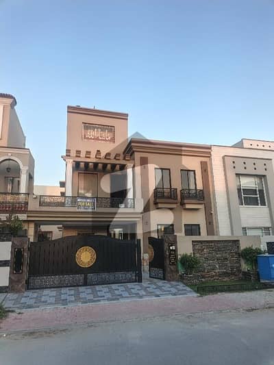 بحریہ آرچرڈ لاہور میں 5 کمروں کا 10 مرلہ مکان 3.39 کروڑ میں برائے فروخت۔