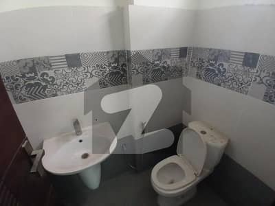 راحت کمرشل ایریا ڈی ایچ اے فیز 6,ڈی ایچ اے ڈیفینس,کراچی میں 4 مرلہ دفتر 60.0 ہزار میں کرایہ پر دستیاب ہے۔