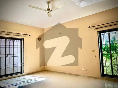 ڈی ایچ اے فیز 4 ڈیفنس (ڈی ایچ اے),لاہور میں 3 کمروں کا 1 کنال بالائی پورشن 1.1 لاکھ میں کرایہ پر دستیاب ہے۔