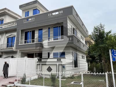 جی ۔ 13 اسلام آباد میں 4 کمروں کا 5 مرلہ مکان 4.5 کروڑ میں برائے فروخت۔