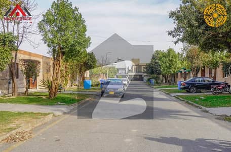 بحریہ آرچرڈ لاہور میں 5 مرلہ رہائشی پلاٹ 60.0 لاکھ میں برائے فروخت۔