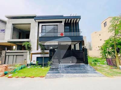 5 MARLA MODERN HOUSE FOR RENT IN DHA 9 TOWN.