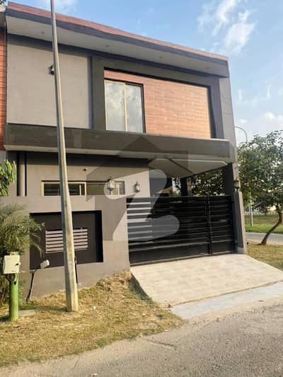 ڈی ایچ اے 9 ٹاؤن ڈیفنس (ڈی ایچ اے),لاہور میں 3 کمروں کا 5 مرلہ مکان 90.0 ہزار میں کرایہ پر دستیاب ہے۔