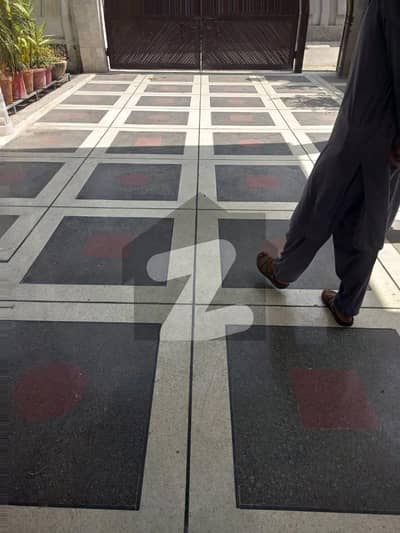 ہارلے سٹریٹ راولپنڈی میں 11 کمروں کا 1 کنال عمارت 4.5 لاکھ میں کرایہ پر دستیاب ہے۔