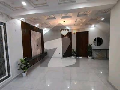 بحریہ ٹاؤن فیز 8 بحریہ ٹاؤن راولپنڈی,راولپنڈی میں 3 کمروں کا 5 مرلہ مکان 1.75 کروڑ میں برائے فروخت۔