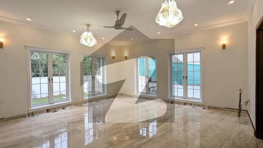 ایف ۔ 8 اسلام آباد میں 7 کمروں کا 1 کنال مکان 33.51 لاکھ میں کرایہ پر دستیاب ہے۔