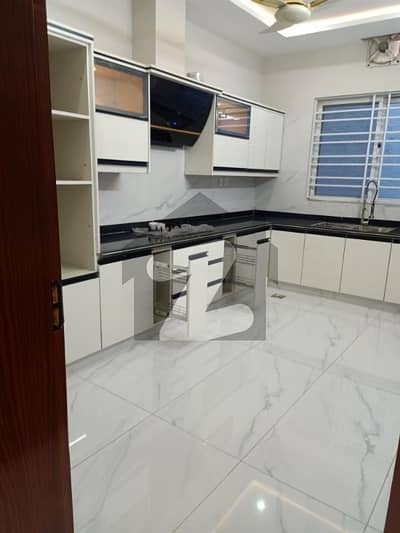 جی ۔ 13/3 جی ۔ 13,اسلام آباد میں 6 کمروں کا 14 مرلہ مکان 11.75 کروڑ میں برائے فروخت۔