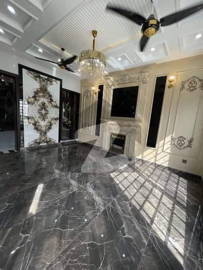 واپڈا ٹاؤن فیز 1 واپڈا ٹاؤن,لاہور میں 6 کمروں کا 10 مرلہ مکان 5.0 کروڑ میں برائے فروخت۔