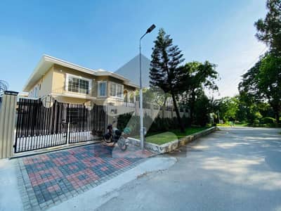 ایف ۔ 8 اسلام آباد میں 6 کمروں کا 1 کنال مکان 12.0 لاکھ میں کرایہ پر دستیاب ہے۔