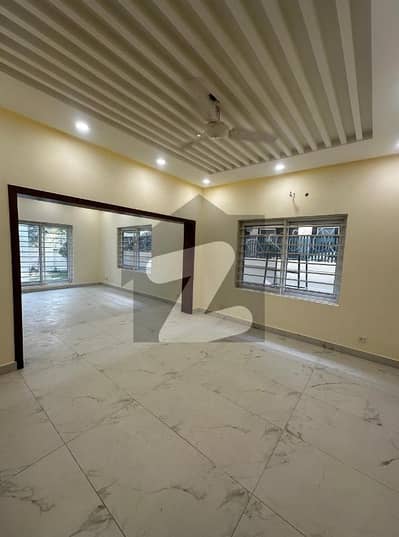 ایف ۔ 8 اسلام آباد میں 4 کمروں کا 1 کنال مکان 8.0 لاکھ میں کرایہ پر دستیاب ہے۔