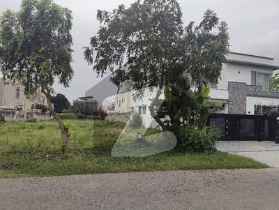 ڈی ایچ اے فیز 5 - بلاک ڈی فیز 5,ڈیفنس (ڈی ایچ اے),لاہور میں 1 کنال رہائشی پلاٹ 7.25 کروڑ میں برائے فروخت۔