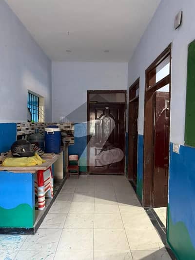 سعدی ٹاؤن - بلاک تین سعدی ٹاؤن,سکیم 33,کراچی میں 6 کمروں کا 3 مرلہ مکان 3.2 کروڑ میں برائے فروخت۔