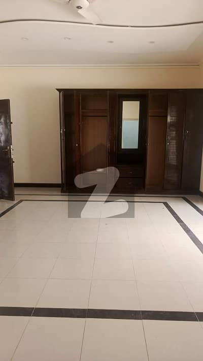 ایف ۔ 8 اسلام آباد میں 4 کمروں کا 1 کنال مکان 10.0 لاکھ میں کرایہ پر دستیاب ہے۔