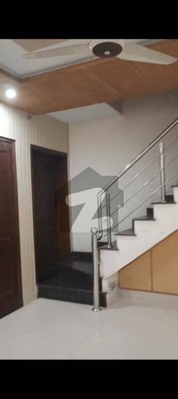 جوہر ٹاؤن فیز 2 جوہر ٹاؤن,لاہور میں 5 کمروں کا 5 مرلہ مکان 1.15 لاکھ میں کرایہ پر دستیاب ہے۔