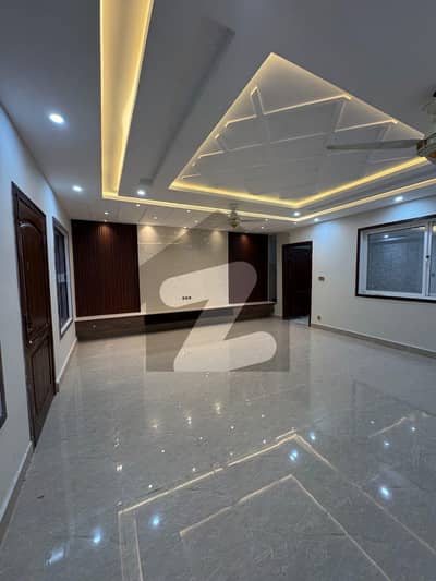 HOUSE FOR SALE SECTOR E 11 SIZE ONE KANAL GOOD LOCATION NEAR TO IRAN AVNUEU