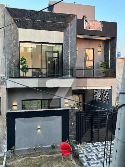 فارمانئیٹس ہاؤسنگ سکیم لاہور میں 3 کمروں کا 4 مرلہ مکان 1.5 کروڑ میں برائے فروخت۔