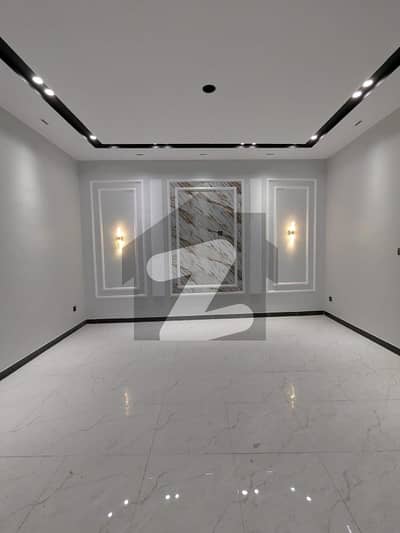 گلستانِ جوہر کراچی میں 6 کمروں کا 10 مرلہ مکان 7.0 کروڑ میں برائے فروخت۔