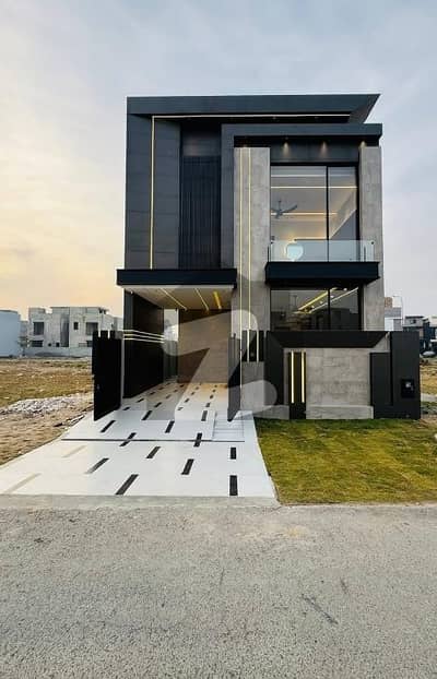 Marla Brand New Ultra Modern Degin House For Sale