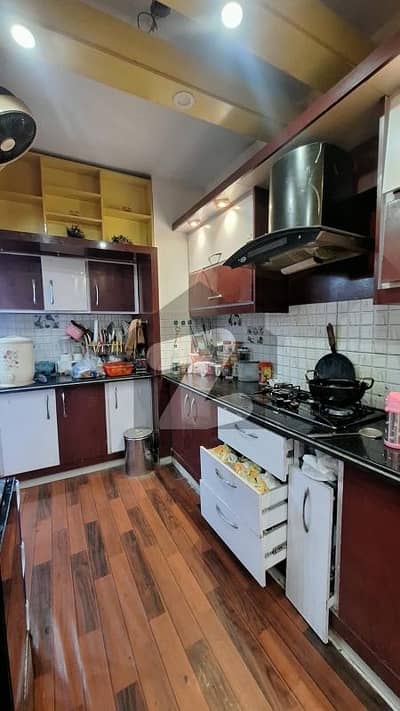 یونیورسٹی روڈ کراچی میں 3 کمروں کا 8 مرلہ پینٹ ہاؤس 4.2 کروڑ میں برائے فروخت۔