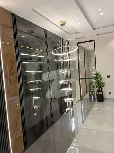 فارمانئیٹس ہاؤسنگ سکیم لاہور میں 5 کمروں کا 10 مرلہ مکان 3.7 کروڑ میں برائے فروخت۔