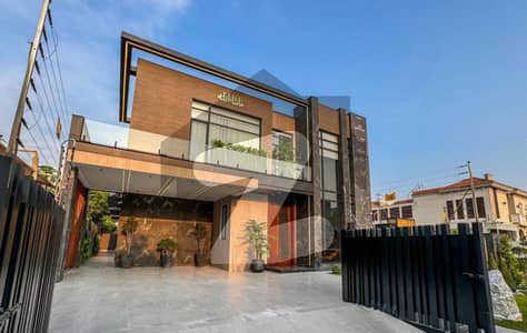 ڈی ایچ اے فیز 7 - بلاک کیو فیز 7,ڈیفنس (ڈی ایچ اے),لاہور میں 5 کمروں کا 1 کنال مکان 11.5 کروڑ میں برائے فروخت۔