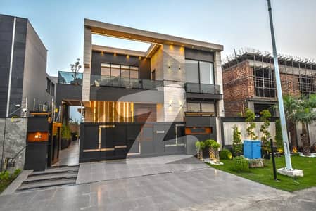 ڈی ایچ اے فیز 7 - بلاک یو فیز 7,ڈیفنس (ڈی ایچ اے),لاہور میں 5 کمروں کا 1 کنال مکان 7.5 کروڑ میں برائے فروخت۔