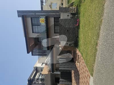 ڈی ایچ اے 11 رہبر سیکٹر 1 ڈی ایچ اے 11 رہبر,لاہور میں 4 کمروں کا 10 مرلہ مکان 5.8 کروڑ میں برائے فروخت۔