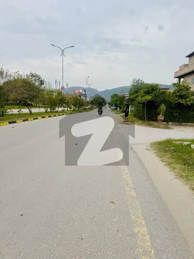 ڈی ۔ 12 اسلام آباد میں 6 مرلہ رہائشی پلاٹ 5.5 کروڑ میں برائے فروخت۔