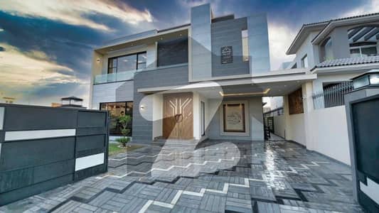 1-Kanal Contemporary Bungalow 5 Bedrooms, Elegant Double-Height Lobby