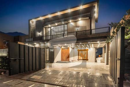 1-Kanal Contemporary Bungalow 5 Bedrooms, Elegant Double-Height Lobby